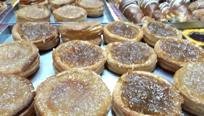 Confiteria Y Panaderia La Flor Comida Y Bebida - Rawson