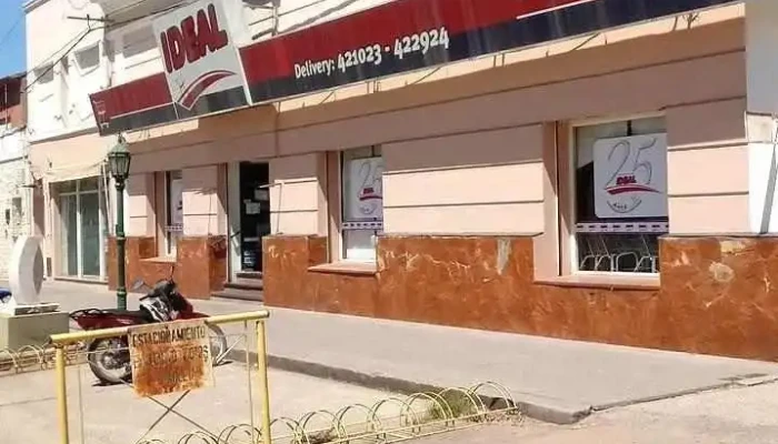 Hipermercados Ideal -  Estacionamiento - El Trebol