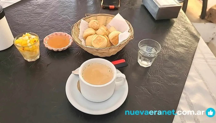 Hotel Los Cedros -  Comida Y Bebida - Pampa de los Guanacos