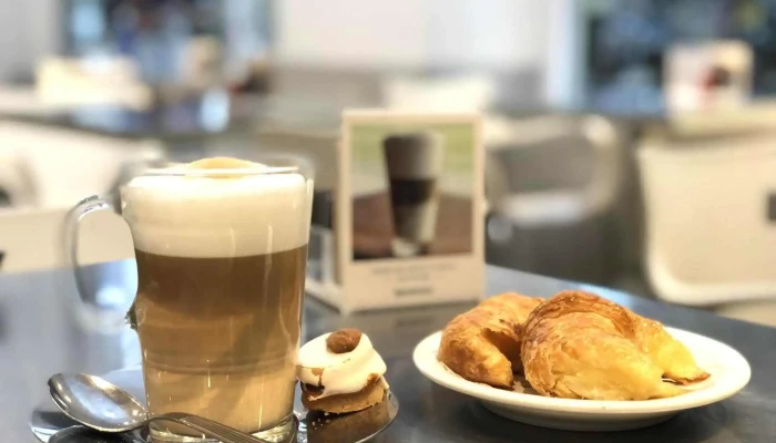 La Argentina -    Confiteria Panaderia Comida Y Bebida - Cdad. Autónoma de Buenos Aires