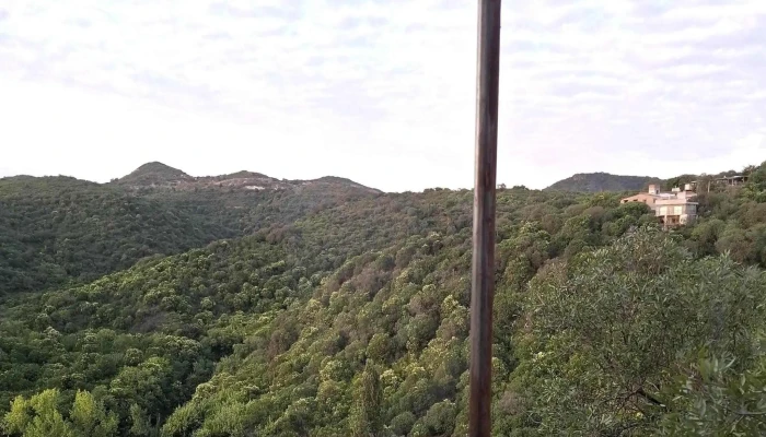 La Casa Voladora -  Donde - Villa Cerro Azul