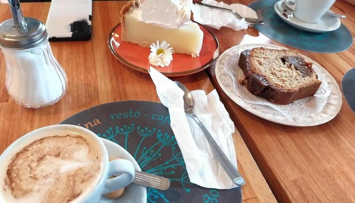 La Esquina Chalten -    Desayunos Almuerzos Cenas Viandas Lunch Box Coffee Cake - El Chalten