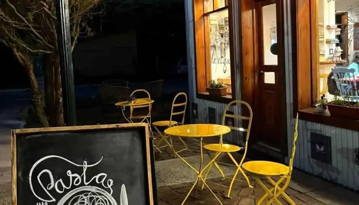 La Esquina Chalten -    Desayunos Almuerzos Cenas Viandas Lunch Box Del Propietario - El Chalten