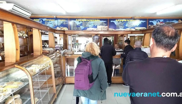 La Internacional Panaderia Confiteria Sandwicheria Donde - Santa Fe de la Vera Cruz