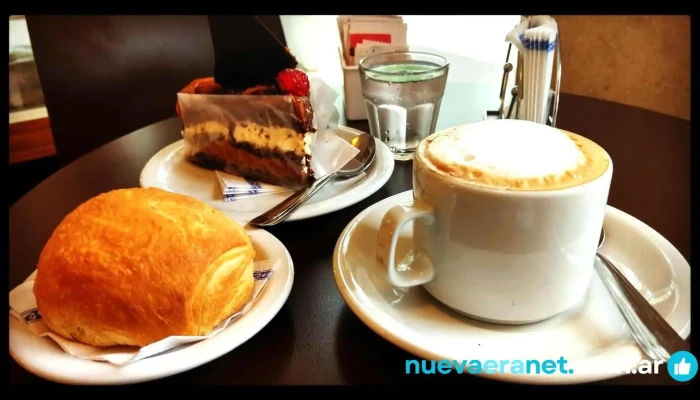 La Nueva Imperial Panaderia Y Confiteria -  Comida Y Bebida - Villa Nueva