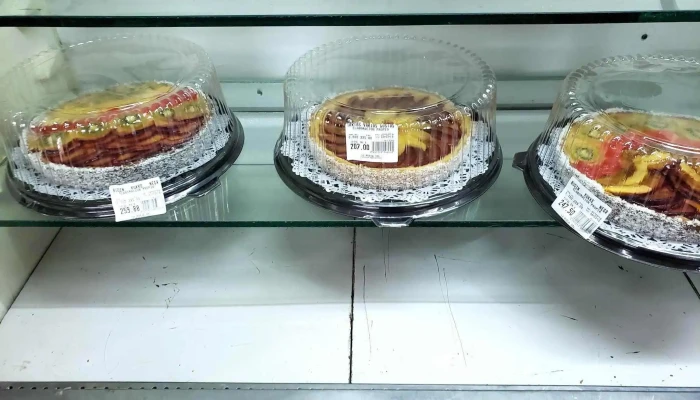 La Nueva Srl -    Panaderia Y Confiteria Vitrina - Jardín America