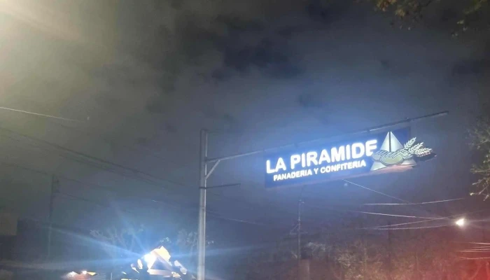 La Piramide Panaderia Y Confiteria Donde - Mendoza