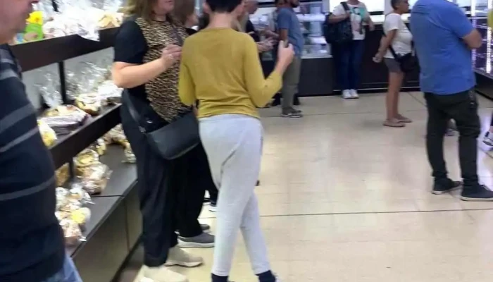 La Reina Panaderia Y Pasteleria Ambiente - San Juan