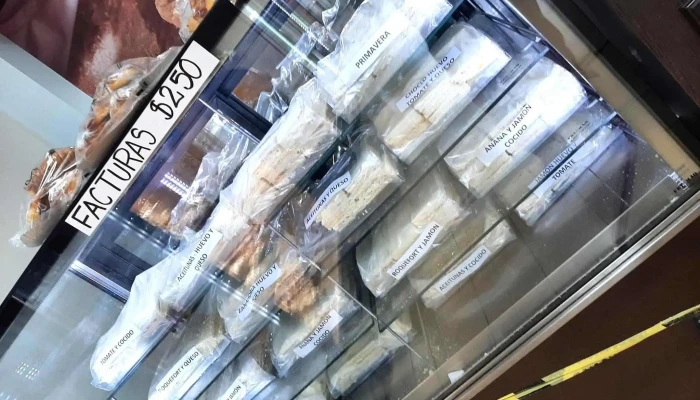 La Reina Panaderia Y Pasteleria Carta - San Juan