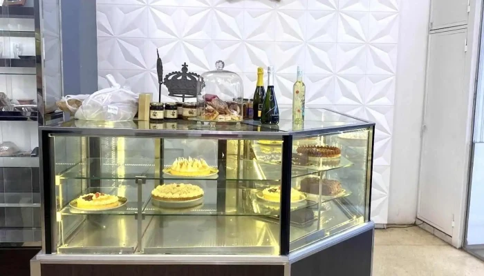 La Reina Panaderia Y Pasteleria Vitrina - San Juan