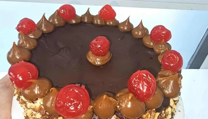 La Reina Pasteleria By Maria Jose -  Comida Y Bebida - Esquina