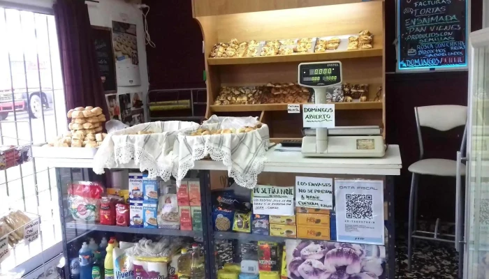 Le Croissant -    Panificacion Artesanal Vitrina - Villa María