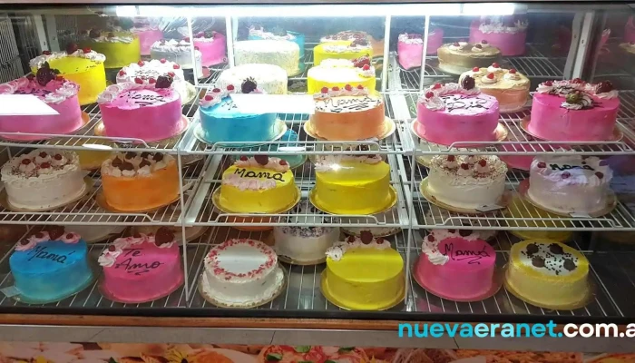 Los Girasoles Panaderia Confiteria Y Sandwicheria Vitrina - Paraná