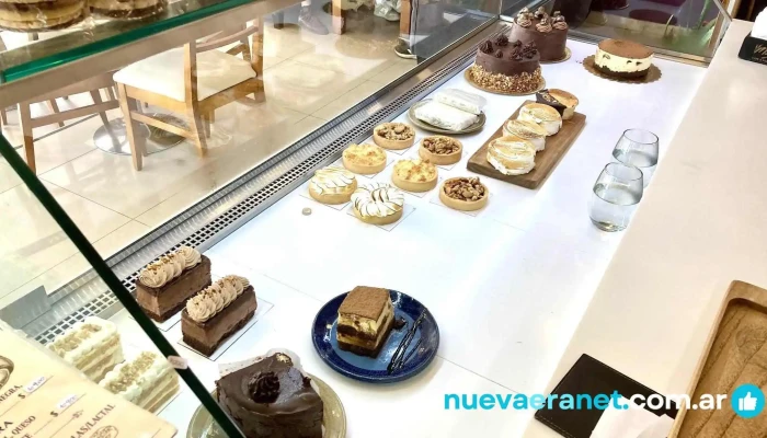 Manjares Cafe Pasteleria Comida Y Bebida - Puerto Madryn