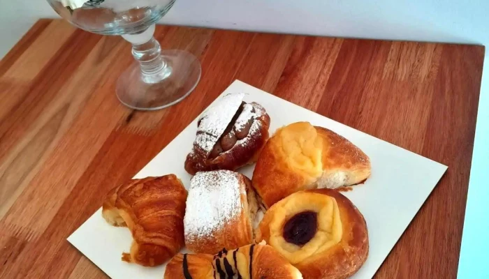 Mara Gorbachov Pasteleria Panaderia Croissant - Neuquén