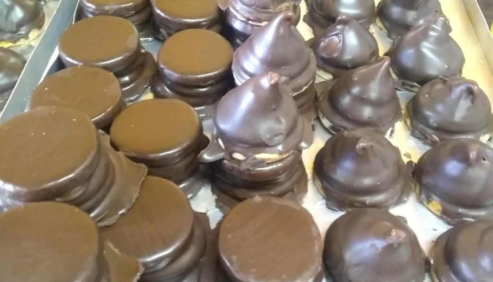 Mil Delicias Granate -    Panaderia Y Confiteria Chocolate - La Calera