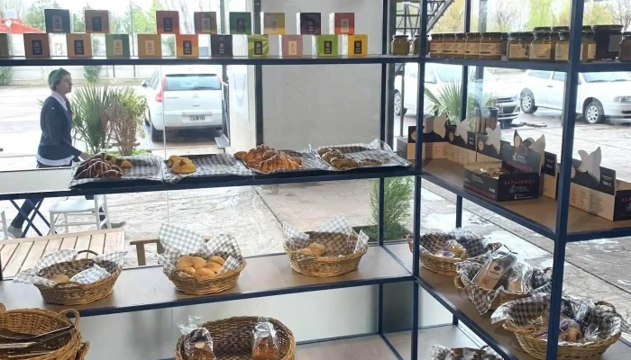 Milos Coffee Brunch Panaderia Heladeria Y Cafeteria Ambiente - Mendoza
