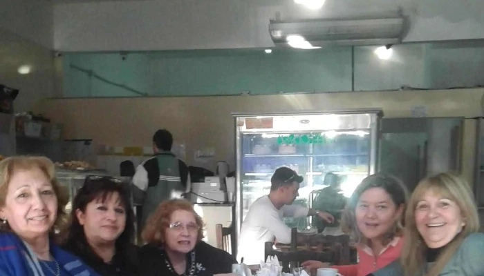Panaderia Alvear Confiteria -  Opiniones - Hua