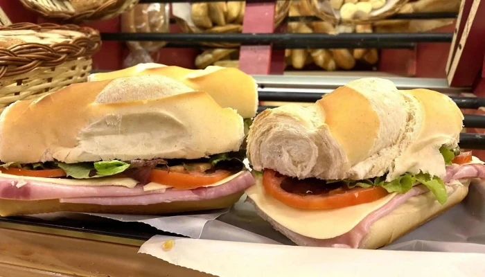 Panaderia Cafeteria Bakery -  Comida Y Bebida - Lago Puelo