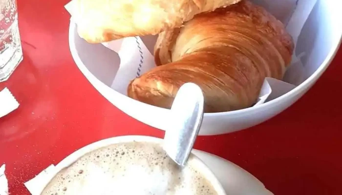 Panaderia Cafeteria Dolcheza Croissant - Córdoba