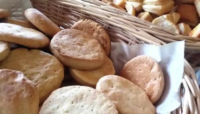 Panaderia Como Pan Caliente Comida Y Bebida - Cholila