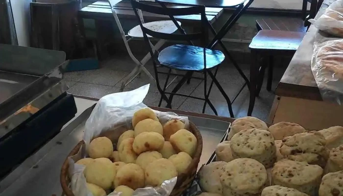 Panaderia -  Confiteria La Ferroviaria Comida Y Bebida - Santa Fe de la Vera Cruz