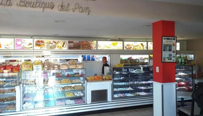 Panaderia Cristian Vitrina - Luzuriaga