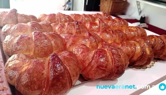 Panaderia Dymax   Pasteleria   Pastas Croissant - Bella Vista