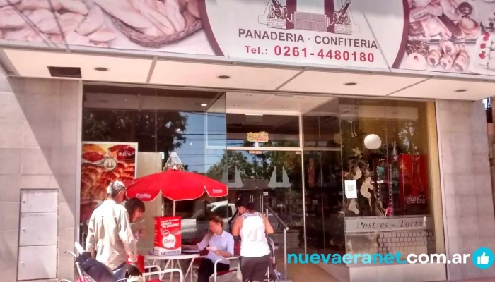 Panaderia El Plumerillo Vitrina - Las Heras