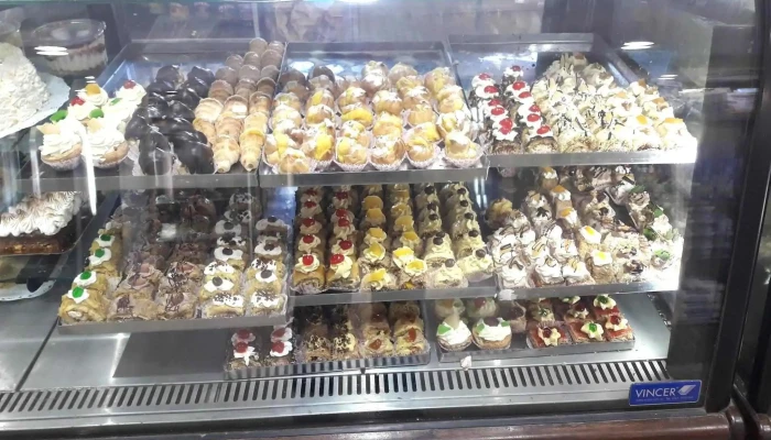Panaderia El Sol -  Vitrina - Dean Funes