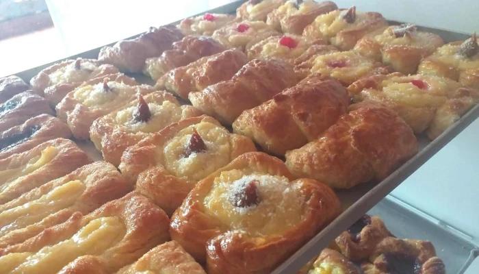 Panaderia Flores -  Comida Y Bebida - Los Frentones