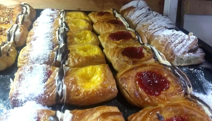 Panaderia La Cremona -  Comida Y Bebida - Epuyén