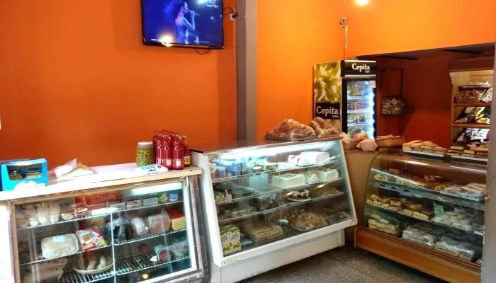 Panaderia La Familia -    Ventas Por Mayor Y Menor Ambiente - Río Cuarto