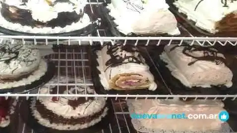 Panaderia La Familia -    Ventas Por Mayor Y Menor Comida Y Bebida - Río Cuarto