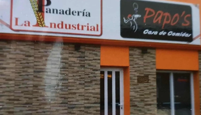 Panaderia La Industrial Papos Casa De Comidas Promocion - Cmte. Luis Piedrabuena