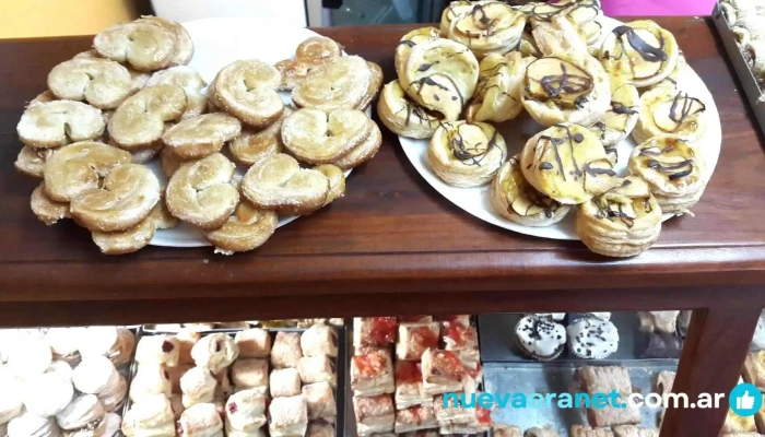 Panaderia Lanin -  Comida Y Bebida - Carlos Pellegrini