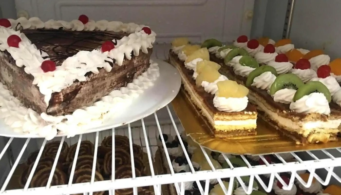 Panaderia Leal Hnos -  Comida Y Bebida - Metán