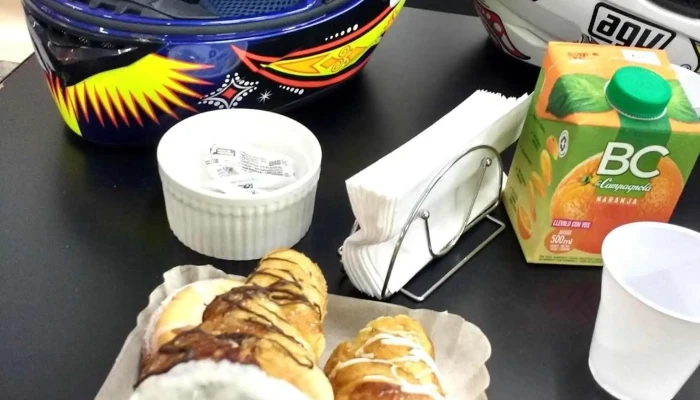 Panaderia Los Amigos Comida Y Bebida - Ituzaingó