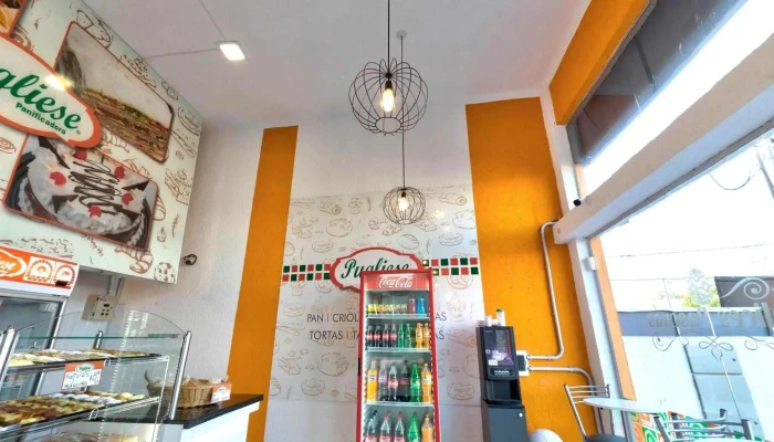 Panaderia Pugliese Suc Larra Vitrina - Córdoba