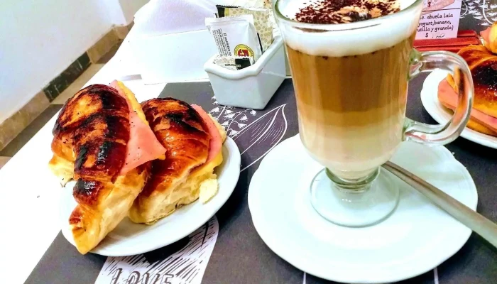 Panaderia Y Cafeteria Abuela Lala -  Cafe - Mercedes