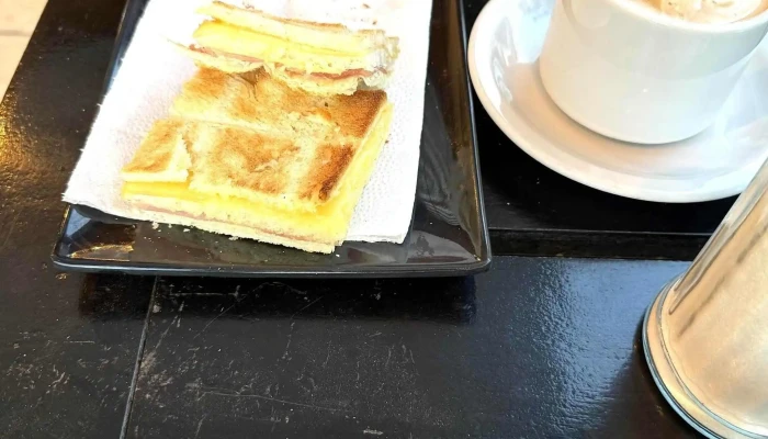 Panaderia Y Cafeteria La Moderna Abierto Ahora - Santa María