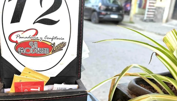 Panaderia Y Cafeteria La Moderna Cerca De Mi - Santa María