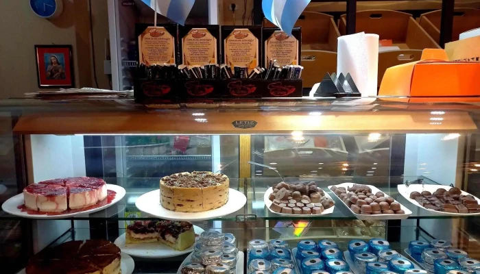 Panaderia Y Cafeteria La Moderna Comida Y Bebida - Santa María
