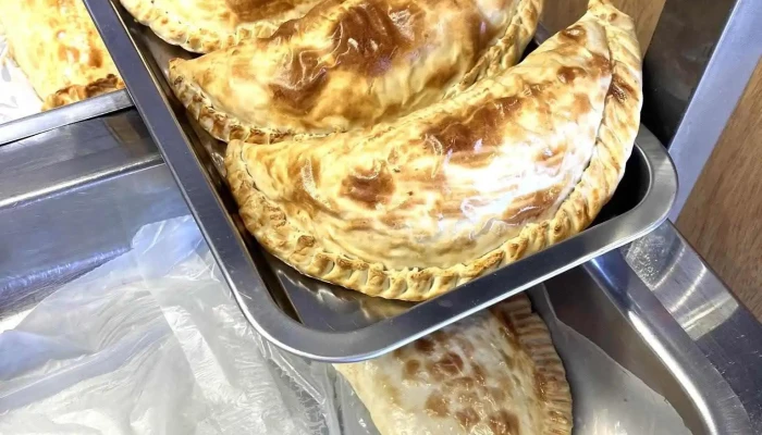 Panaderia Y Confiteria La Familia -  Comida Y Bebida - El Calafate