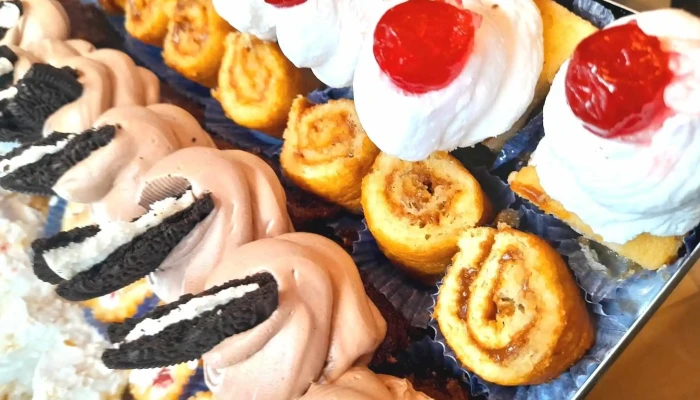 Panaderia Y Confiteria La Familia -  Del Propietario - Sarmiento