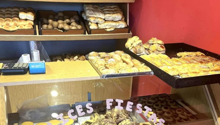 Panaderia Y Confiteria La Familia -  Videos - El Calafate
