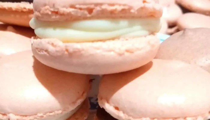 Panaderia Y Confiteria La Reina Comida Y Bebida - Gdor. Roca
