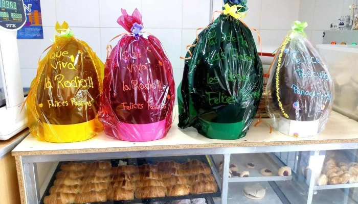 Panaderia Y Confiteria Las Flores Vitrina - Las Flores