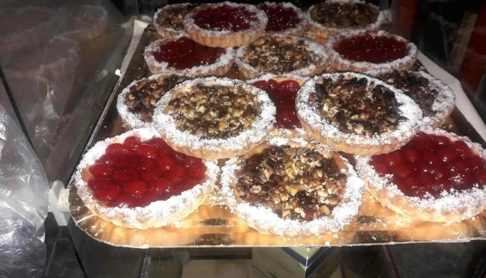Panaderia Y Confiteria Los Saltenos Comida Y Bebida - El Chalten