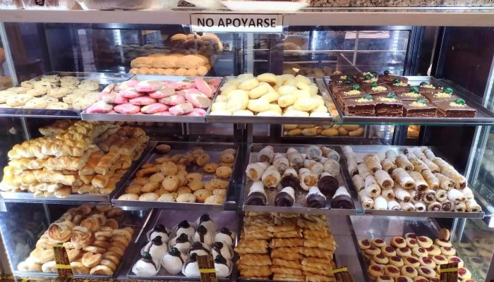 Panaderia Y Confiteria Panea -  Vitrina - Posadas